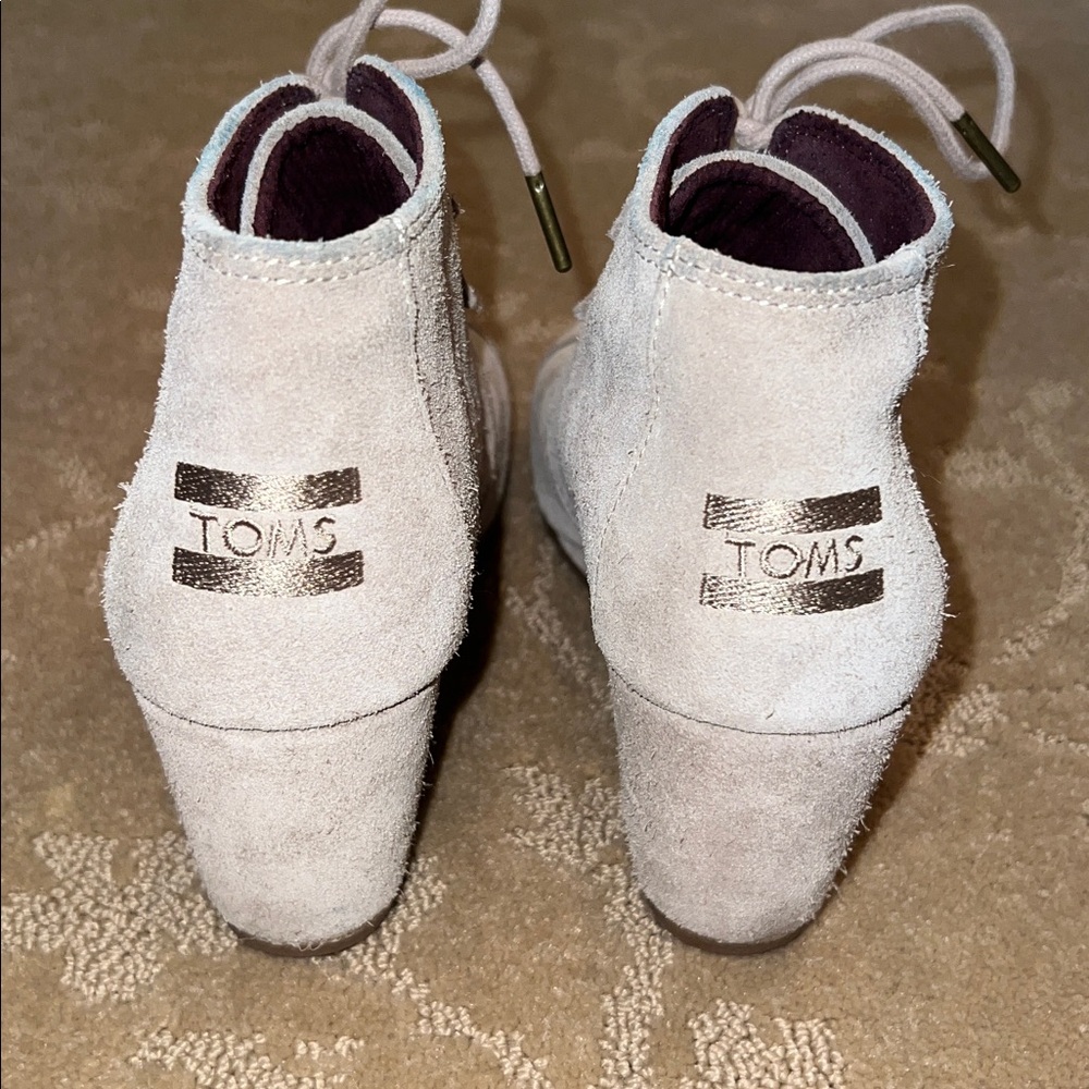 Toms Kala Tan Suede Wedge Bootie, Sz 8 - Picture 4 of 7